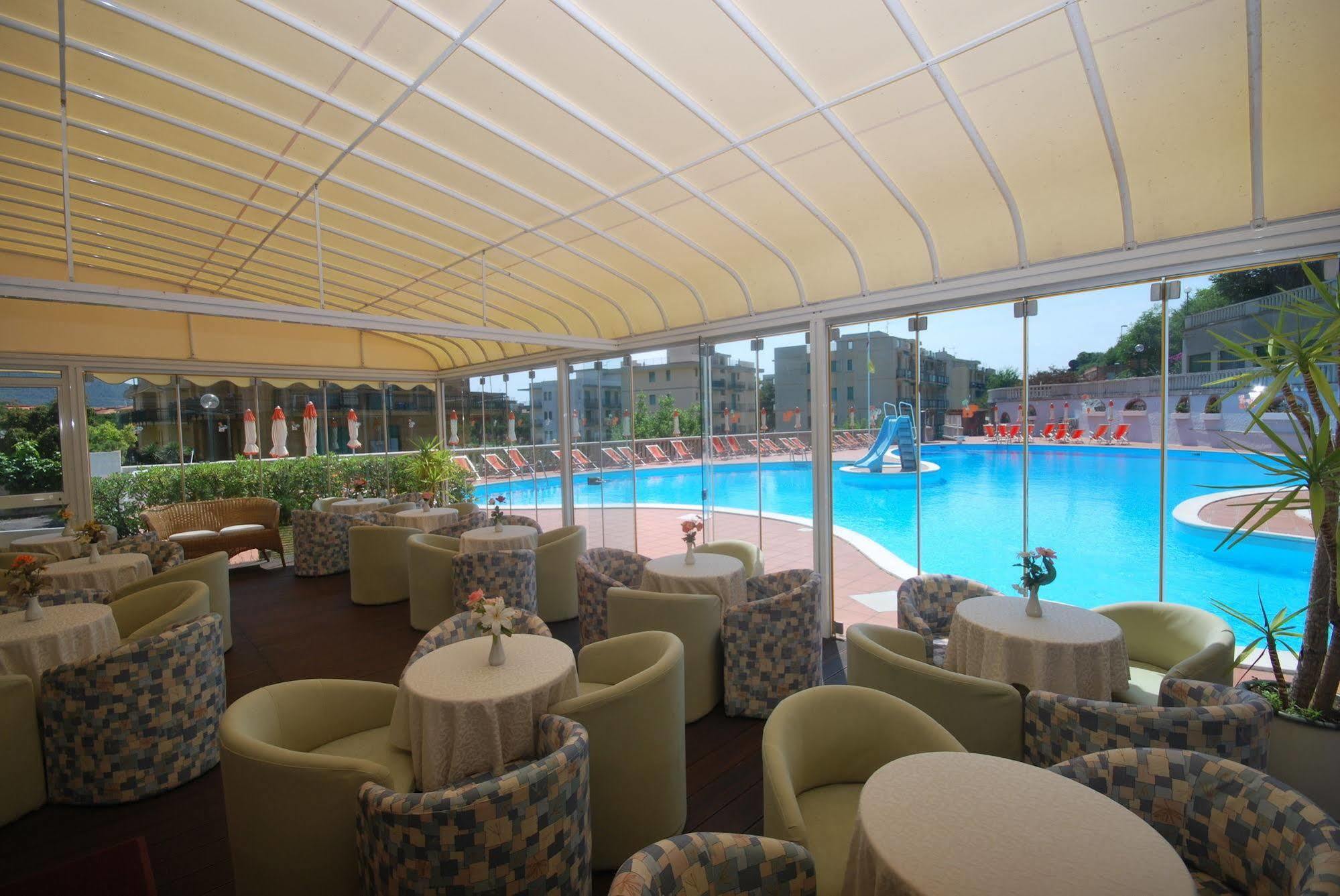 Hotel Paco Pietra Ligure Exterior foto